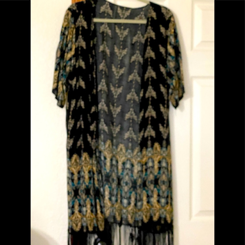 Kimono with fringed hem